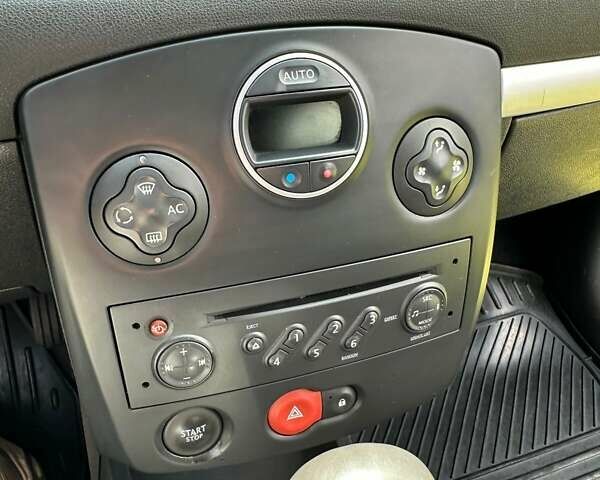 Серый Рено Клио, объемом двигателя 1.6 л и пробегом 215 тыс. км за 6200 $, фото 8 на Automoto.ua