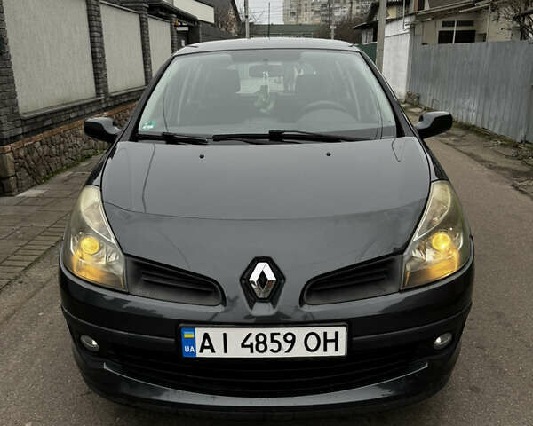 Серый Рено Клио, объемом двигателя 1.6 л и пробегом 179 тыс. км за 4300 $, фото 1 на Automoto.ua