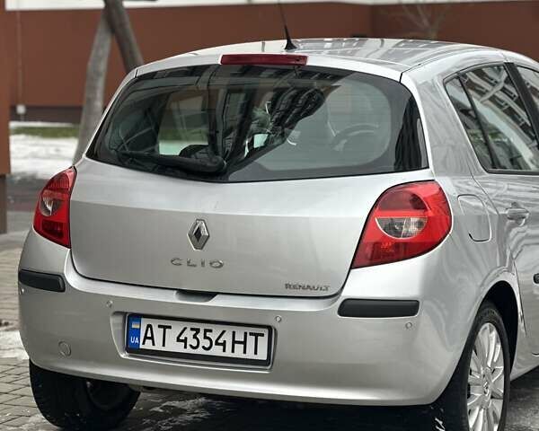 Серый Рено Клио, объемом двигателя 1.6 л и пробегом 163 тыс. км за 5999 $, фото 38 на Automoto.ua
