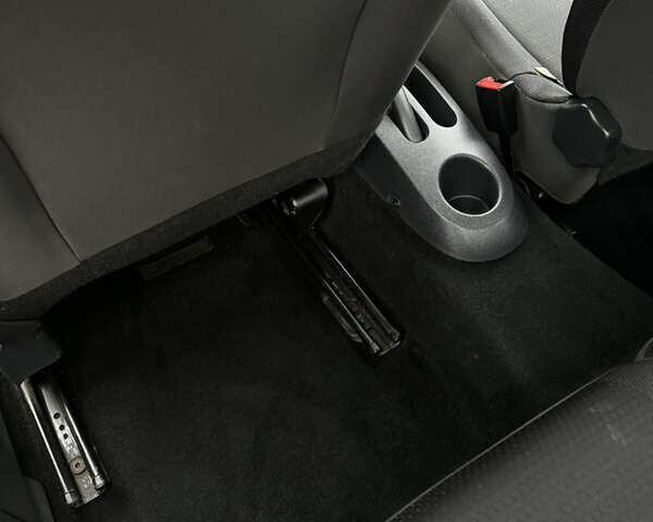 Серый Рено Клио, объемом двигателя 1.6 л и пробегом 179 тыс. км за 4300 $, фото 11 на Automoto.ua