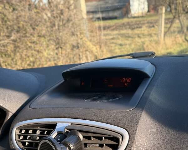 Серый Рено Клио, объемом двигателя 1.6 л и пробегом 163 тыс. км за 5000 $, фото 20 на Automoto.ua