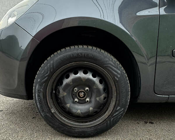 Серый Рено Клио, объемом двигателя 1.6 л и пробегом 179 тыс. км за 4300 $, фото 5 на Automoto.ua