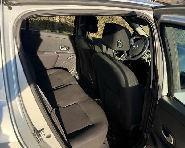 Серый Рено Клио, объемом двигателя 1.6 л и пробегом 163 тыс. км за 5000 $, фото 18 на Automoto.ua