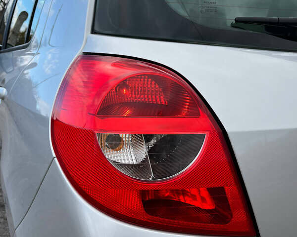 Серый Рено Клио, объемом двигателя 1.6 л и пробегом 140 тыс. км за 5450 $, фото 16 на Automoto.ua