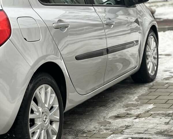 Серый Рено Клио, объемом двигателя 1.6 л и пробегом 163 тыс. км за 5999 $, фото 42 на Automoto.ua