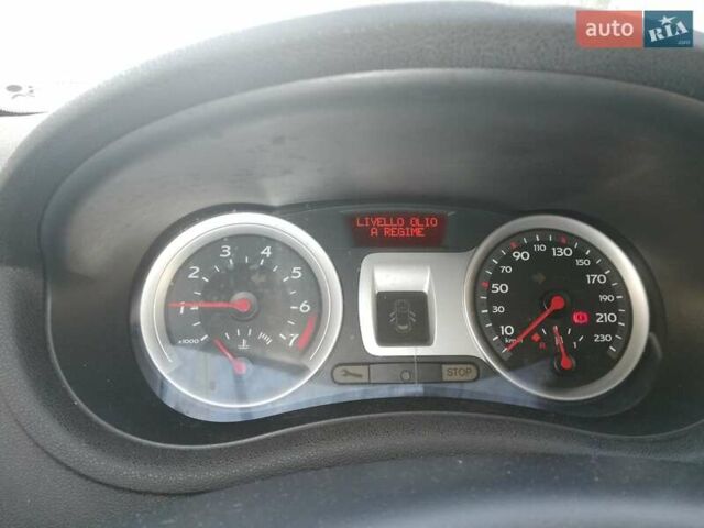 Сірий Рено Кліо, об'ємом двигуна 1.15 л та пробігом 205 тис. км за 3750 $, фото 6 на Automoto.ua