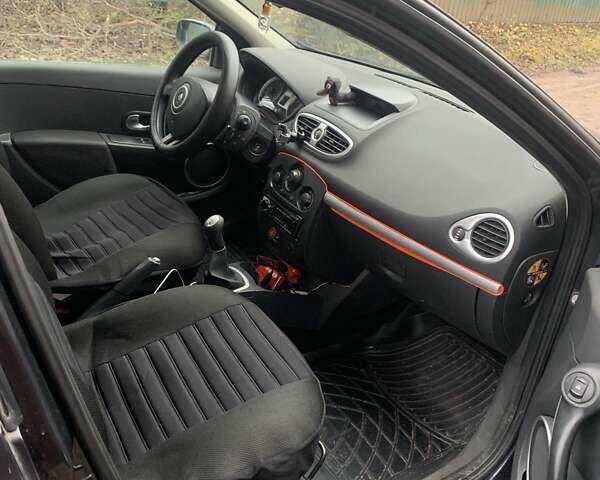 Серый Рено Клио, объемом двигателя 1.15 л и пробегом 207 тыс. км за 4200 $, фото 2 на Automoto.ua