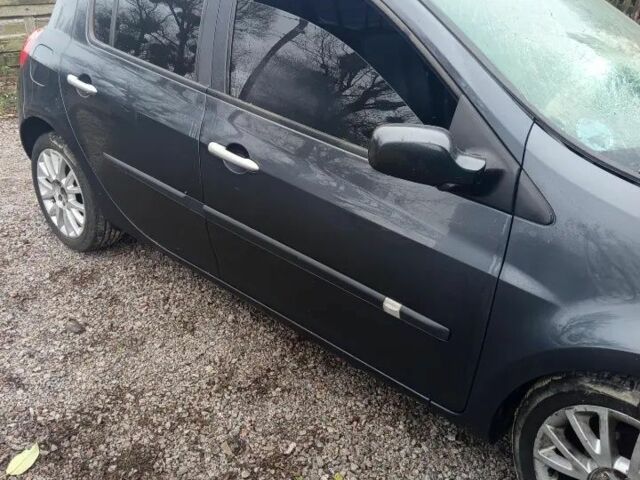 Серый Рено Клио, объемом двигателя 1.6 л и пробегом 267 тыс. км за 1800 $, фото 7 на Automoto.ua