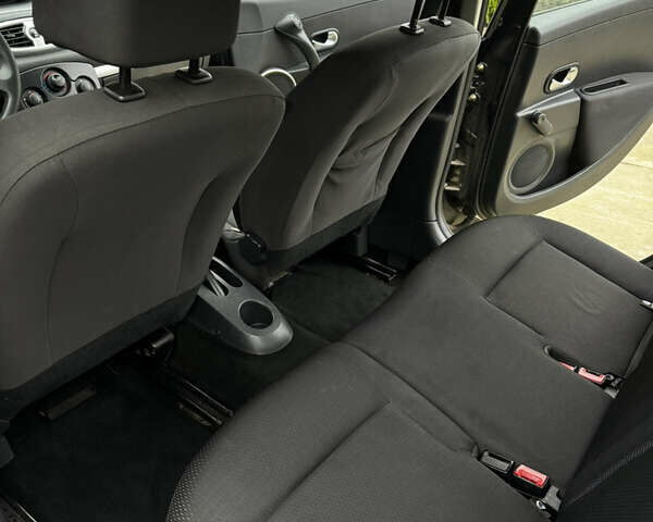 Серый Рено Клио, объемом двигателя 1.6 л и пробегом 179 тыс. км за 4300 $, фото 8 на Automoto.ua