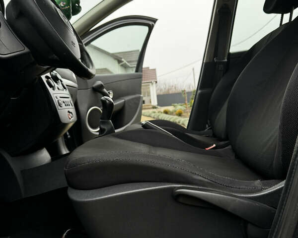 Серый Рено Клио, объемом двигателя 1.6 л и пробегом 179 тыс. км за 4300 $, фото 12 на Automoto.ua