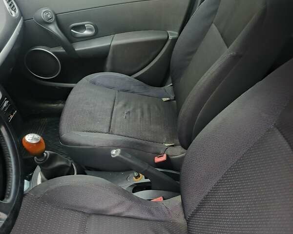 Серый Рено Клио, объемом двигателя 1.5 л и пробегом 255 тыс. км за 4100 $, фото 4 на Automoto.ua