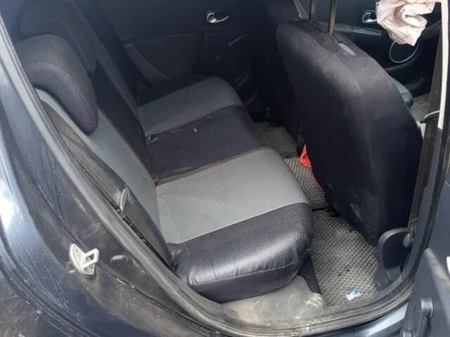 Серый Рено Клио, объемом двигателя 1.6 л и пробегом 267 тыс. км за 1800 $, фото 1 на Automoto.ua