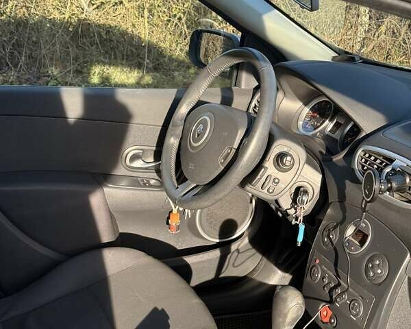 Серый Рено Клио, объемом двигателя 1.6 л и пробегом 163 тыс. км за 5000 $, фото 16 на Automoto.ua