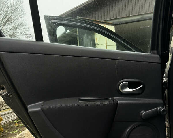 Серый Рено Клио, объемом двигателя 1.6 л и пробегом 179 тыс. км за 4300 $, фото 13 на Automoto.ua