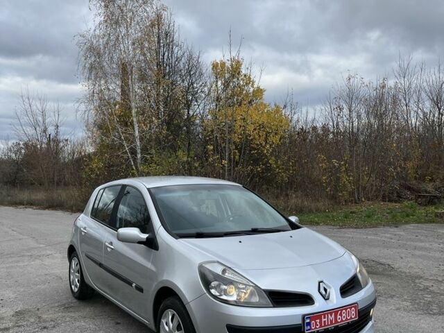 Серый Рено Клио, объемом двигателя 1.6 л и пробегом 143 тыс. км за 5150 $, фото 3 на Automoto.ua