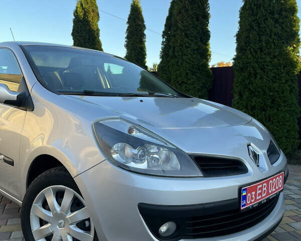 Сірий Рено Кліо, об'ємом двигуна 1.6 л та пробігом 142 тис. км за 5299 $, фото 2 на Automoto.ua