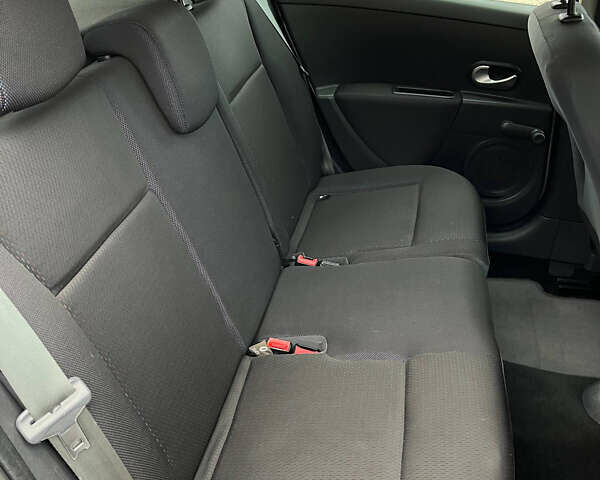 Серый Рено Клио, объемом двигателя 1.6 л и пробегом 140 тыс. км за 5450 $, фото 51 на Automoto.ua