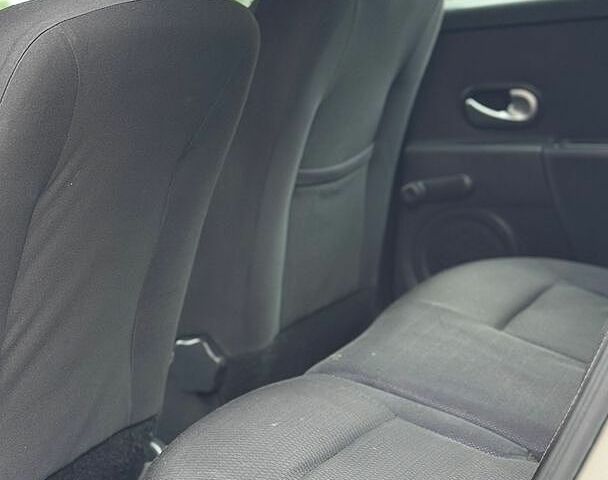 Сірий Рено Кліо, об'ємом двигуна 1.6 л та пробігом 229 тис. км за 4900 $, фото 9 на Automoto.ua