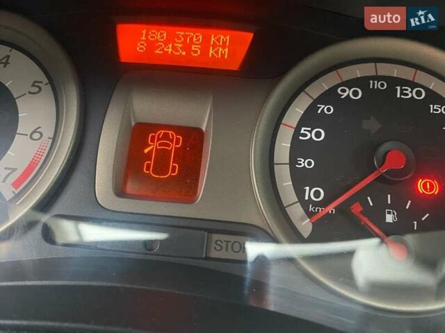 Серый Рено Клио, объемом двигателя 1.6 л и пробегом 180 тыс. км за 6200 $, фото 1 на Automoto.ua