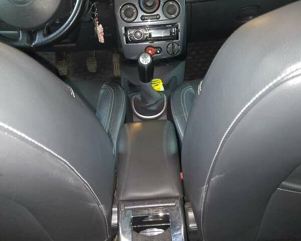 Серый Рено Клио, объемом двигателя 1.6 л и пробегом 197 тыс. км за 4750 $, фото 4 на Automoto.ua