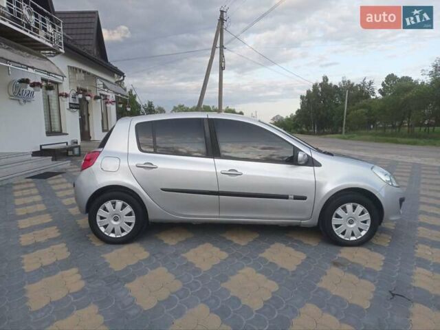 Серый Рено Клио, объемом двигателя 1.6 л и пробегом 189 тыс. км за 5599 $, фото 4 на Automoto.ua
