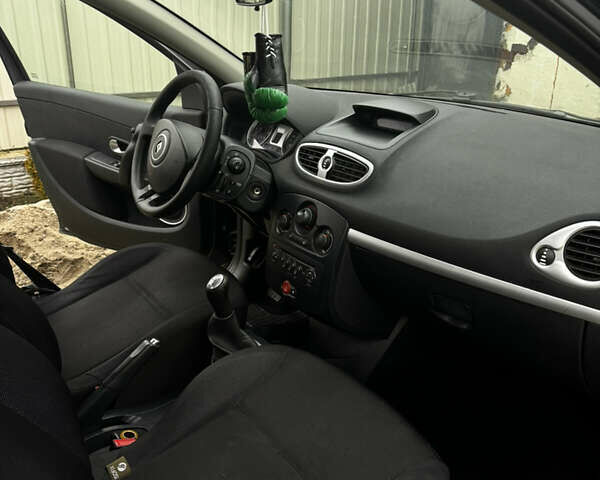 Серый Рено Клио, объемом двигателя 1.6 л и пробегом 179 тыс. км за 4300 $, фото 23 на Automoto.ua