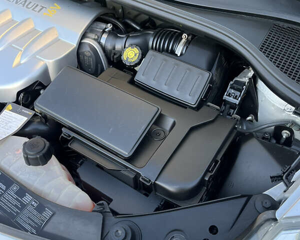 Сірий Рено Кліо, об'ємом двигуна 1.6 л та пробігом 142 тис. км за 5299 $, фото 35 на Automoto.ua