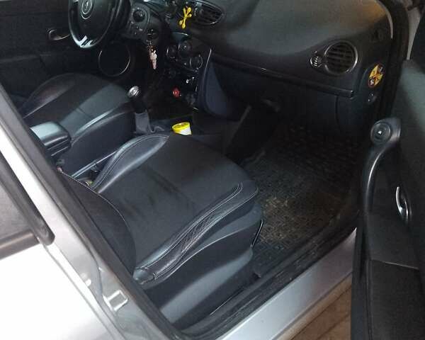 Серый Рено Клио, объемом двигателя 1.6 л и пробегом 197 тыс. км за 4750 $, фото 6 на Automoto.ua