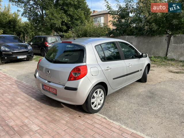 Серый Рено Клио, объемом двигателя 1.6 л и пробегом 141 тыс. км за 5650 $, фото 7 на Automoto.ua