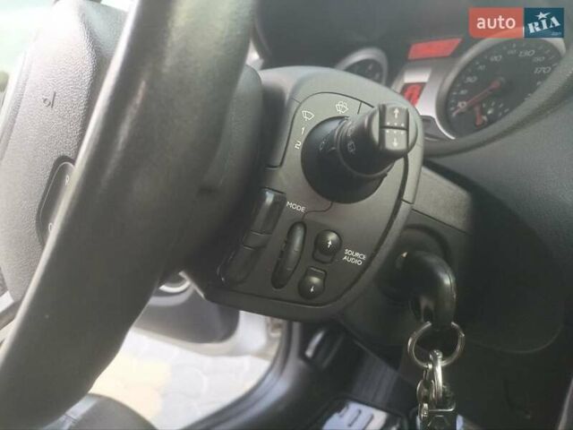 Серый Рено Клио, объемом двигателя 1.6 л и пробегом 189 тыс. км за 5599 $, фото 16 на Automoto.ua