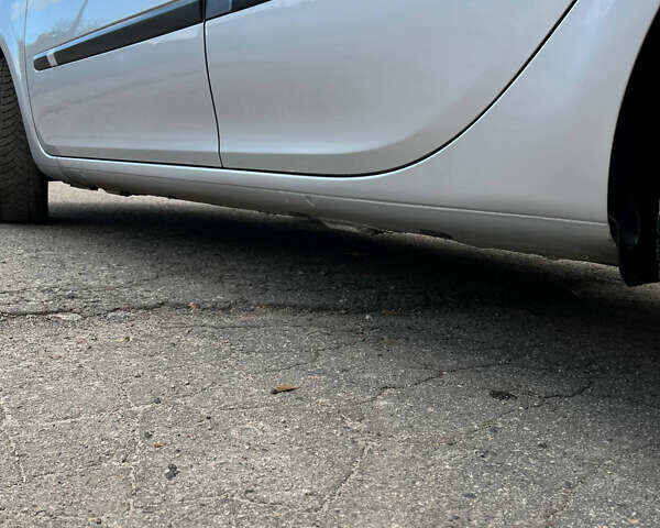 Серый Рено Клио, объемом двигателя 1.6 л и пробегом 140 тыс. км за 5450 $, фото 14 на Automoto.ua