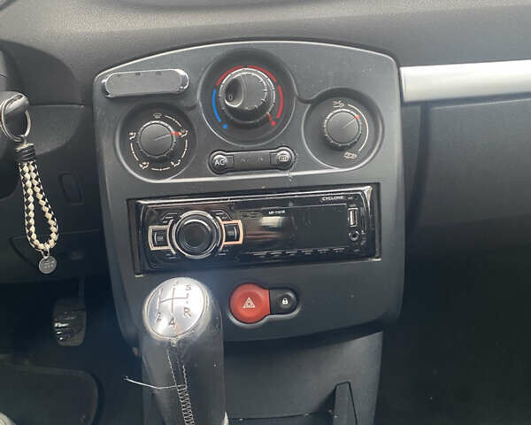 Серый Рено Клио, объемом двигателя 1.15 л и пробегом 244 тыс. км за 3400 $, фото 6 на Automoto.ua