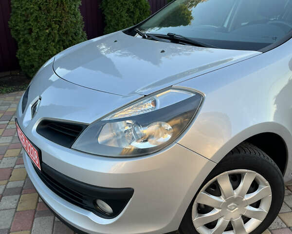 Сірий Рено Кліо, об'ємом двигуна 1.6 л та пробігом 142 тис. км за 5299 $, фото 9 на Automoto.ua