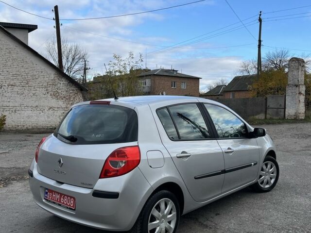 Серый Рено Клио, объемом двигателя 1.6 л и пробегом 143 тыс. км за 5150 $, фото 2 на Automoto.ua