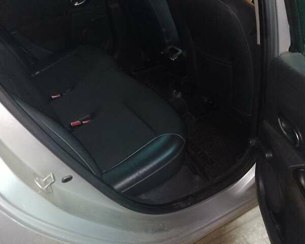 Серый Рено Клио, объемом двигателя 1.6 л и пробегом 197 тыс. км за 4750 $, фото 3 на Automoto.ua