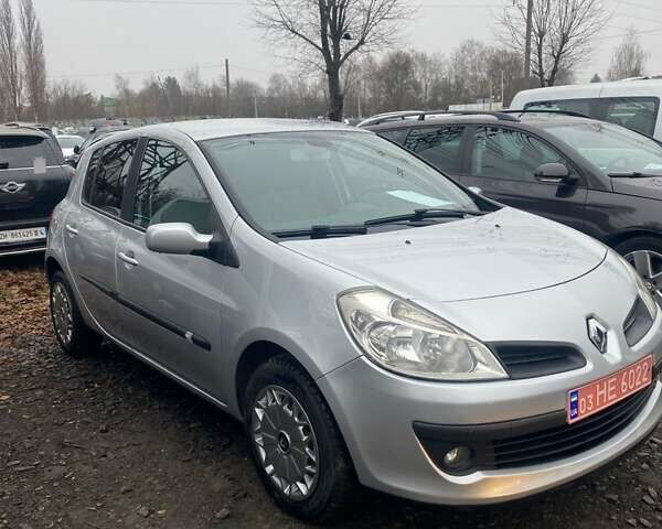 Серый Рено Клио, объемом двигателя 1.6 л и пробегом 180 тыс. км за 6200 $, фото 9 на Automoto.ua