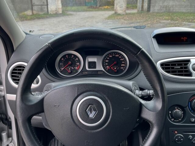 Сірий Рено Кліо, об'ємом двигуна 1.6 л та пробігом 143 тис. км за 5099 $, фото 8 на Automoto.ua