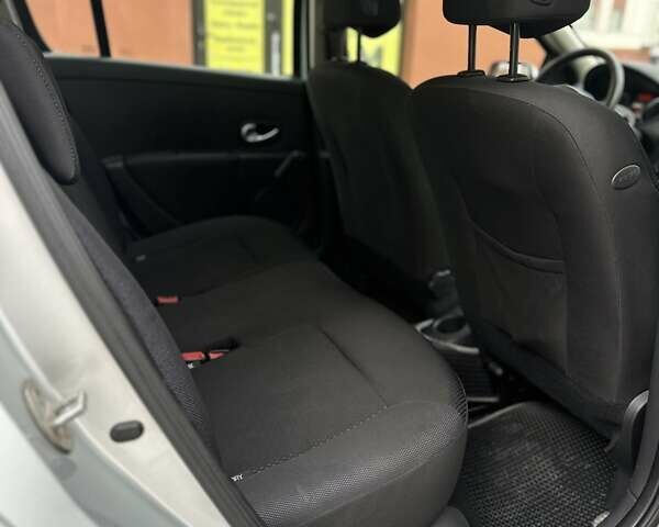 Серый Рено Клио, объемом двигателя 1.6 л и пробегом 163 тыс. км за 5999 $, фото 58 на Automoto.ua