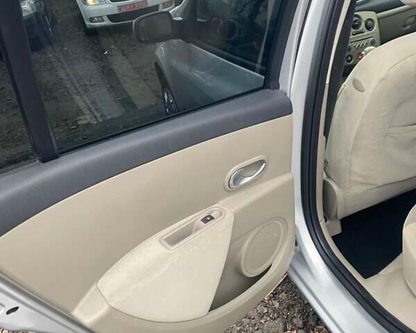 Серый Рено Клио, объемом двигателя 1.6 л и пробегом 180 тыс. км за 6200 $, фото 10 на Automoto.ua