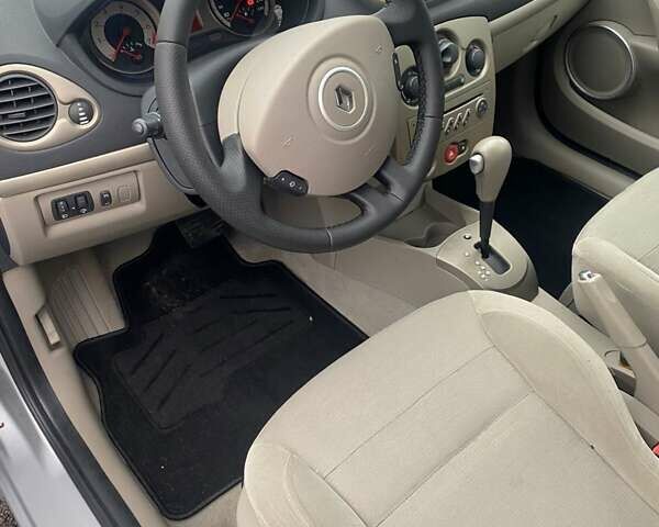 Серый Рено Клио, объемом двигателя 1.6 л и пробегом 180 тыс. км за 6200 $, фото 3 на Automoto.ua