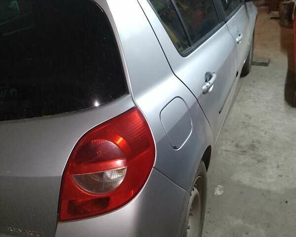 Серый Рено Клио, объемом двигателя 1.6 л и пробегом 197 тыс. км за 4750 $, фото 8 на Automoto.ua