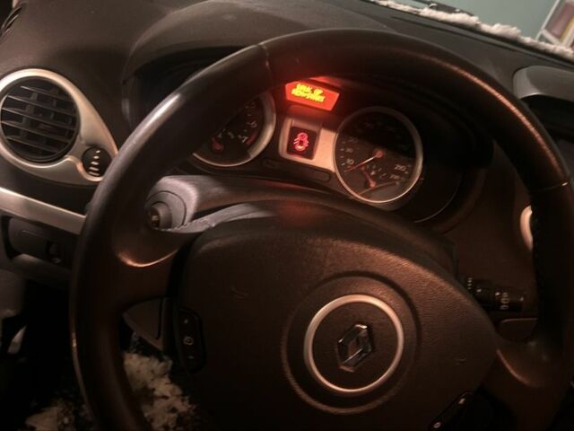 Серый Рено Клио, объемом двигателя 1.4 л и пробегом 205 тыс. км за 4700 $, фото 5 на Automoto.ua