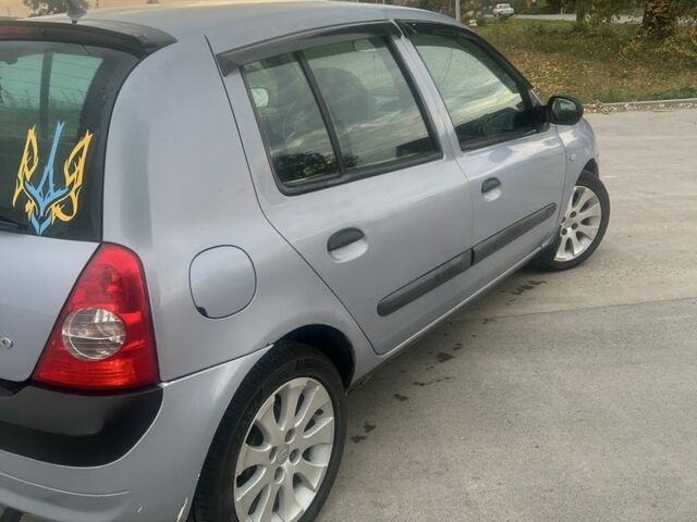 Сірий Рено Кліо, об'ємом двигуна 1.4 л та пробігом 394 тис. км за 2560 $, фото 4 на Automoto.ua