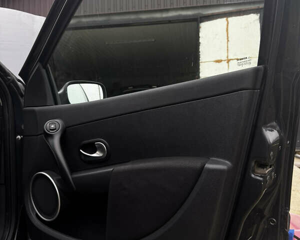 Серый Рено Клио, объемом двигателя 1.6 л и пробегом 179 тыс. км за 4300 $, фото 24 на Automoto.ua