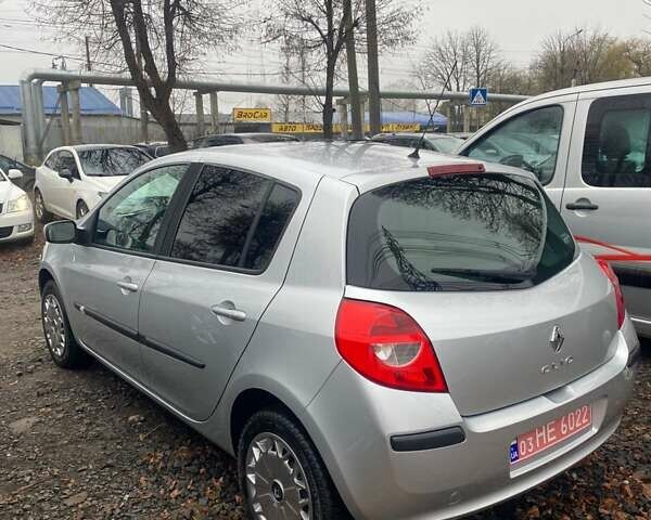 Серый Рено Клио, объемом двигателя 1.6 л и пробегом 180 тыс. км за 6200 $, фото 6 на Automoto.ua