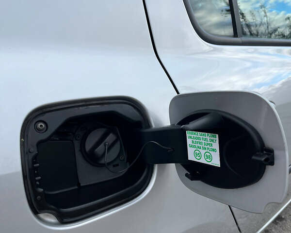 Серый Рено Клио, объемом двигателя 1.6 л и пробегом 140 тыс. км за 5450 $, фото 20 на Automoto.ua