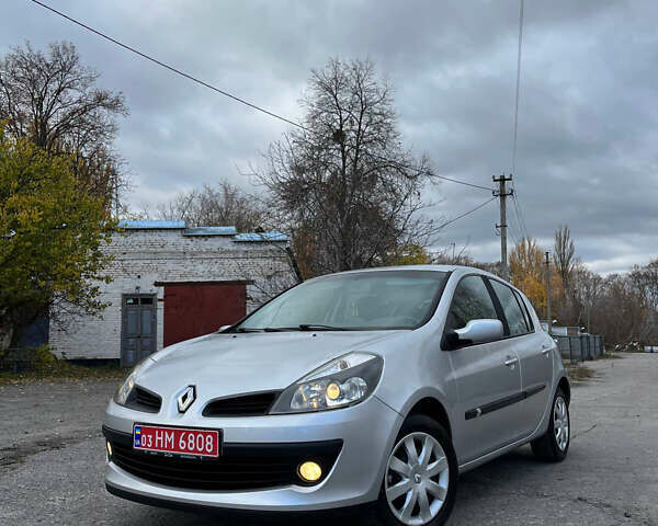 Серый Рено Клио, объемом двигателя 1.6 л и пробегом 140 тыс. км за 5450 $, фото 5 на Automoto.ua