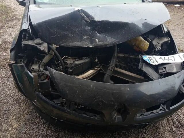 Серый Рено Клио, объемом двигателя 1.6 л и пробегом 267 тыс. км за 1800 $, фото 4 на Automoto.ua