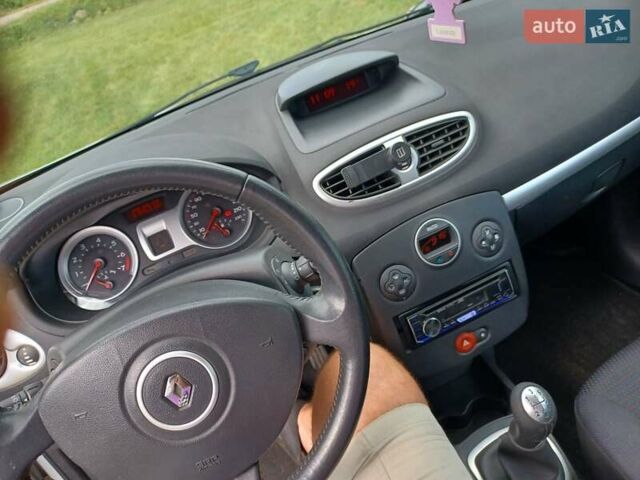 Серый Рено Клио, объемом двигателя 1.2 л и пробегом 190 тыс. км за 4100 $, фото 2 на Automoto.ua