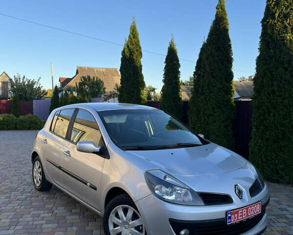 Сірий Рено Кліо, об'ємом двигуна 1.6 л та пробігом 142 тис. км за 5299 $, фото 1 на Automoto.ua